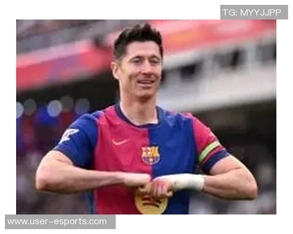 每日邮报评选今夏自由球员最强阵容莱万与B席领衔出战